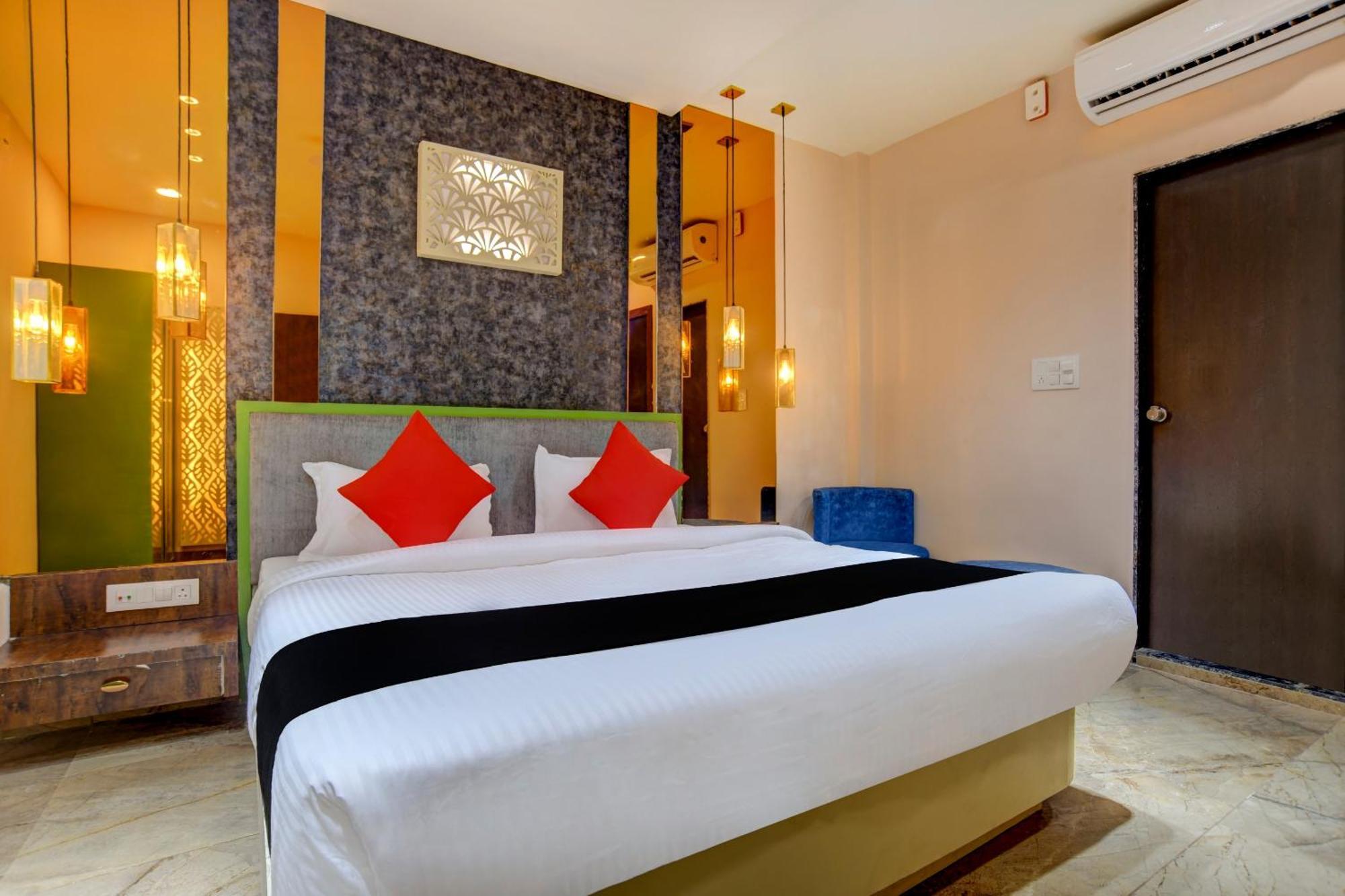 Capital O Abri Krishna Hotel Indaur Kültér fotó