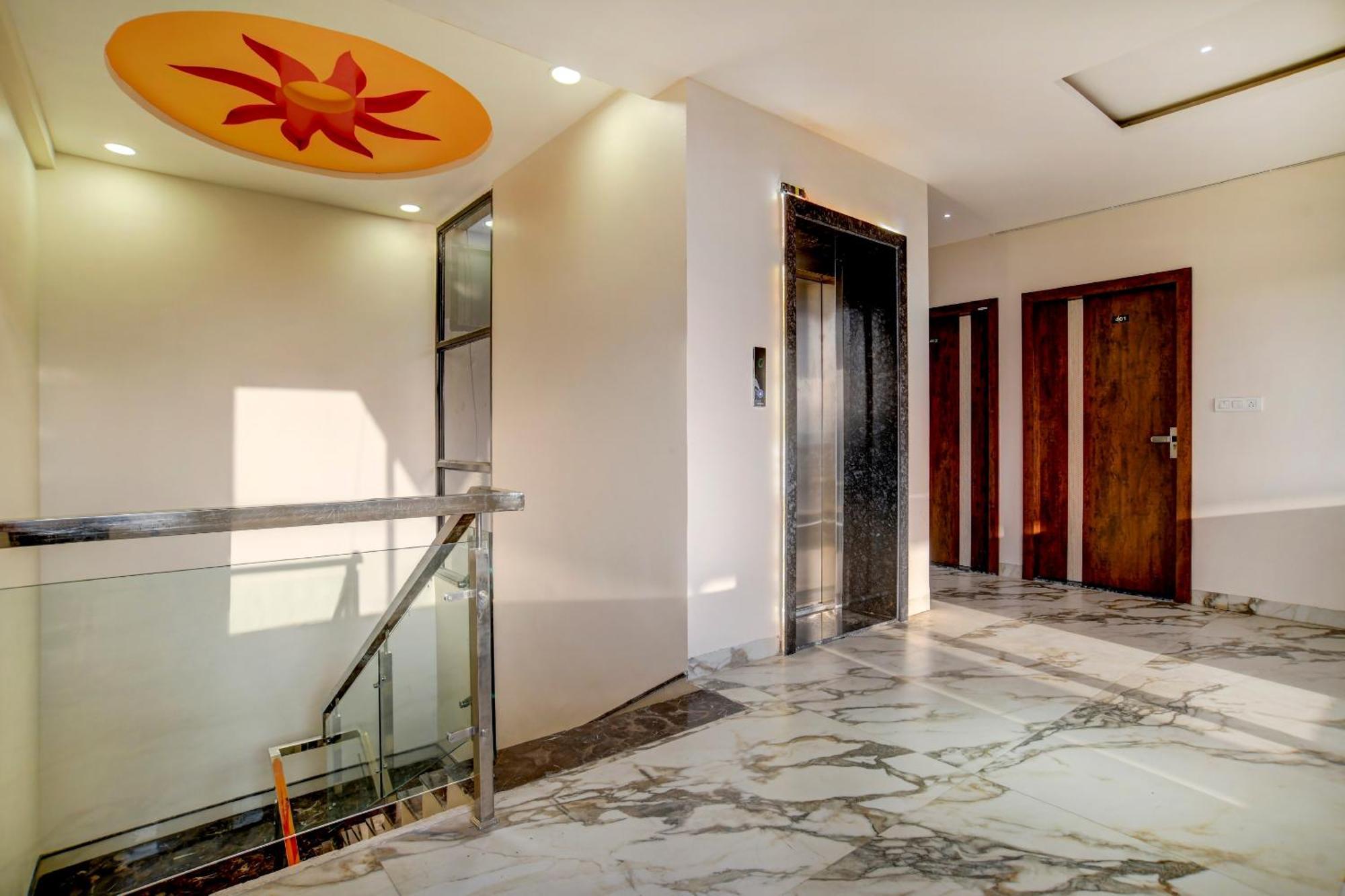 Capital O Abri Krishna Hotel Indaur Kültér fotó