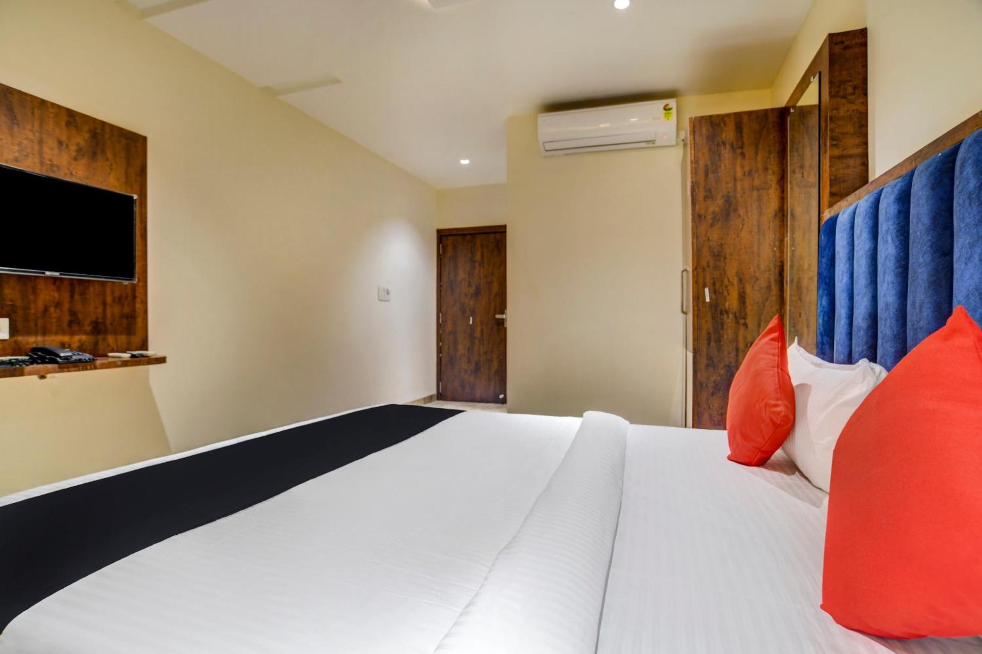 Capital O Abri Krishna Hotel Indaur Kültér fotó