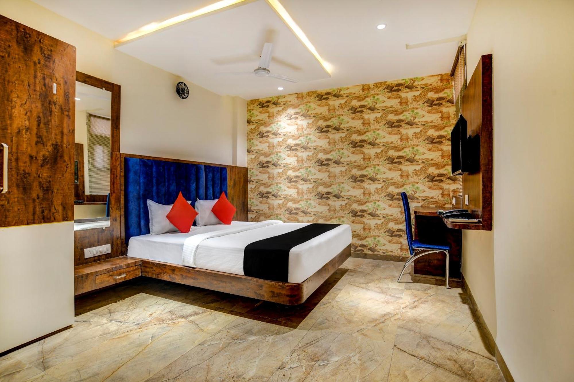 Capital O Abri Krishna Hotel Indaur Kültér fotó
