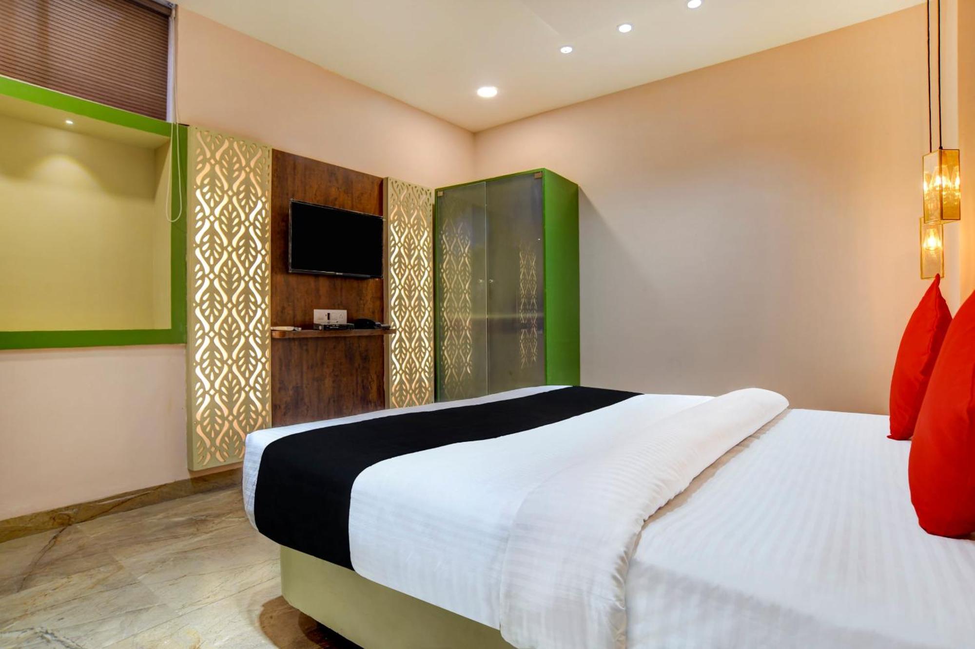 Capital O Abri Krishna Hotel Indaur Kültér fotó