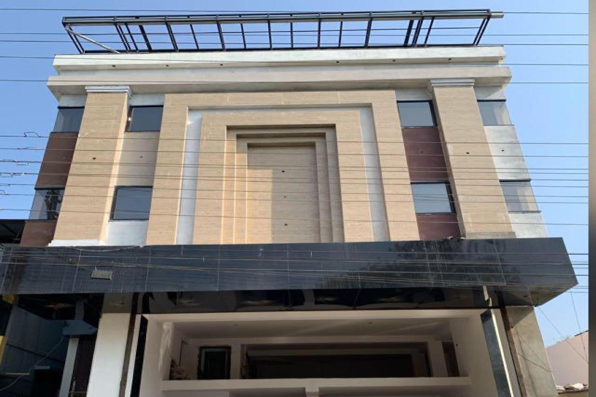Capital O Abri Krishna Hotel Indaur Kültér fotó
